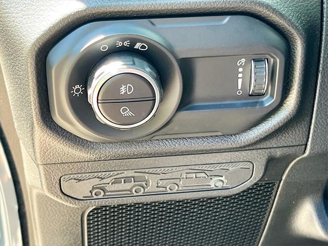 new 2025 Jeep Gladiator car, priced at $37,760