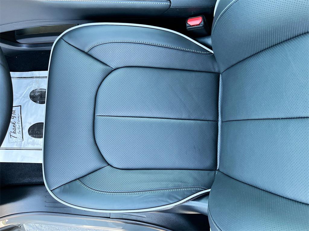 new 2025 Chrysler Pacifica Hybrid car, priced at $44,040