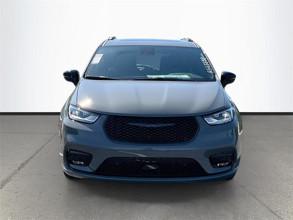 new 2025 Chrysler Pacifica Hybrid car, priced at $44,040