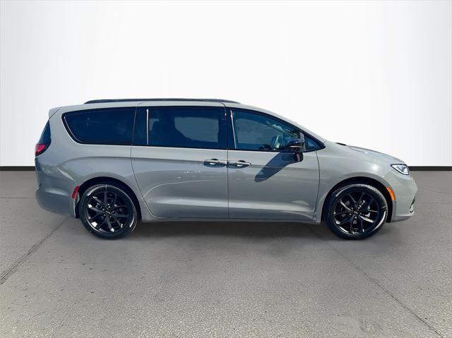 new 2025 Chrysler Pacifica car, priced at $49,310