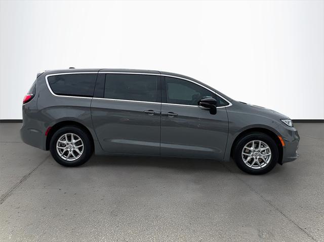 new 2025 Chrysler Pacifica car, priced at $43,920