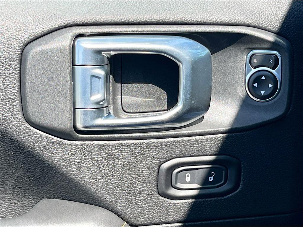 new 2025 Jeep Wrangler car, priced at $48,329