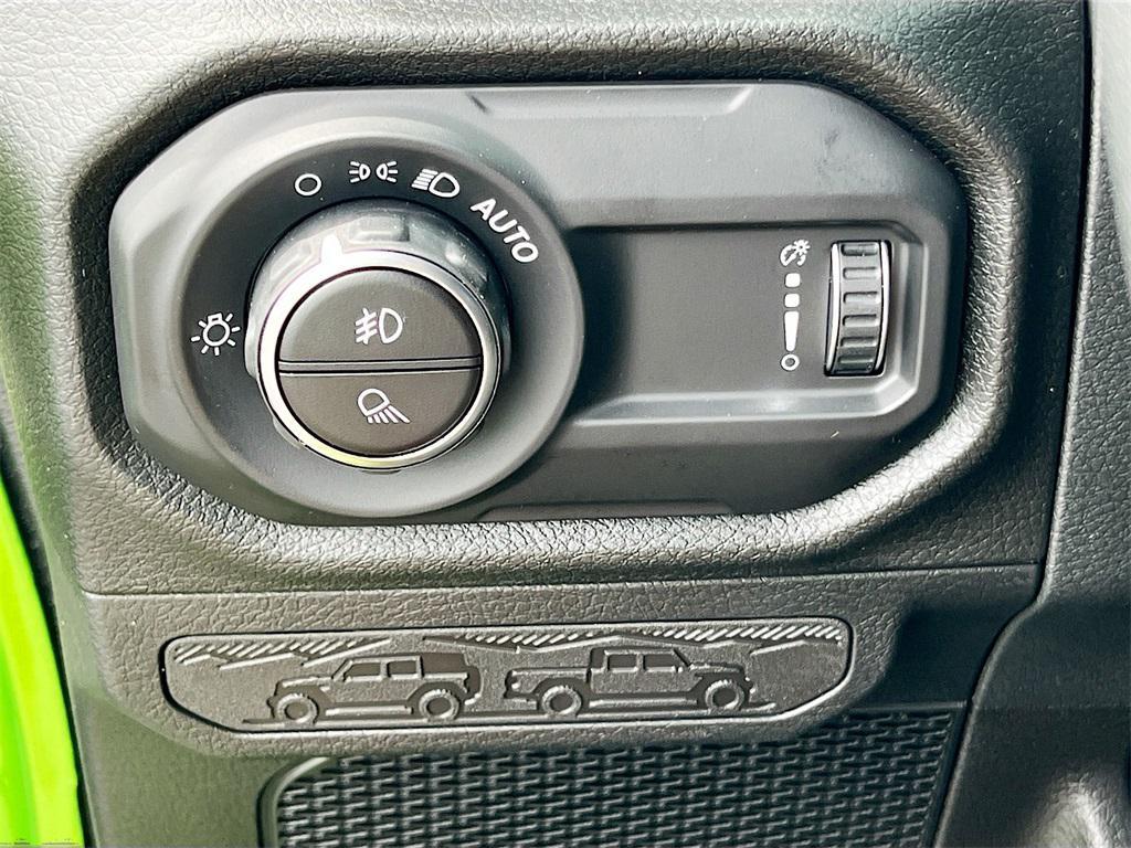new 2025 Jeep Gladiator car, priced at $39,846