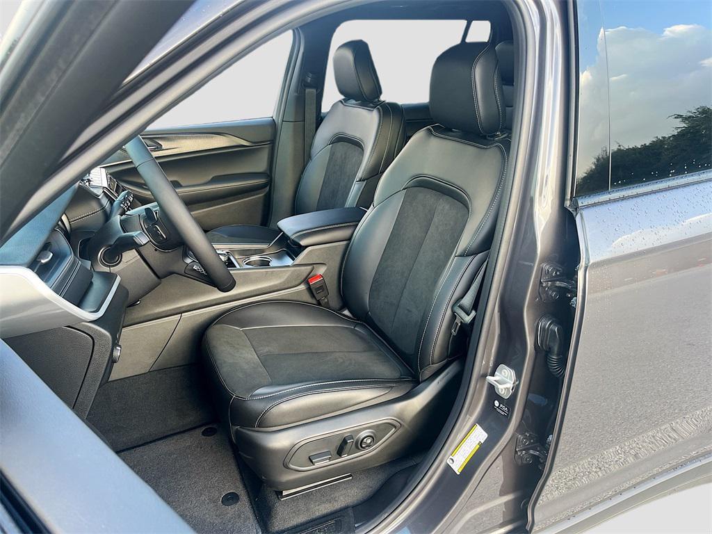 new 2025 Jeep Grand Cherokee L car, priced at $38,316