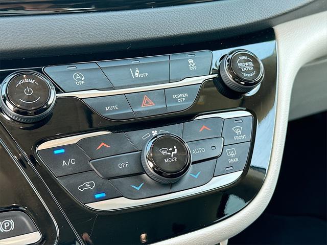 used 2022 Chrysler Pacifica car, priced at $21,740