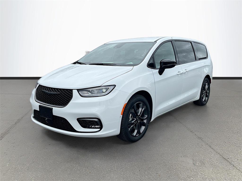 new 2026 Chrysler Pacifica car, priced at $41,962