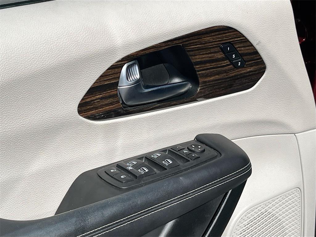 used 2023 Chrysler Pacifica car, priced at $24,984
