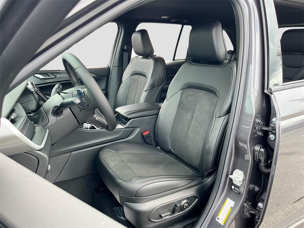 new 2025 Jeep Grand Cherokee car, priced at $37,071