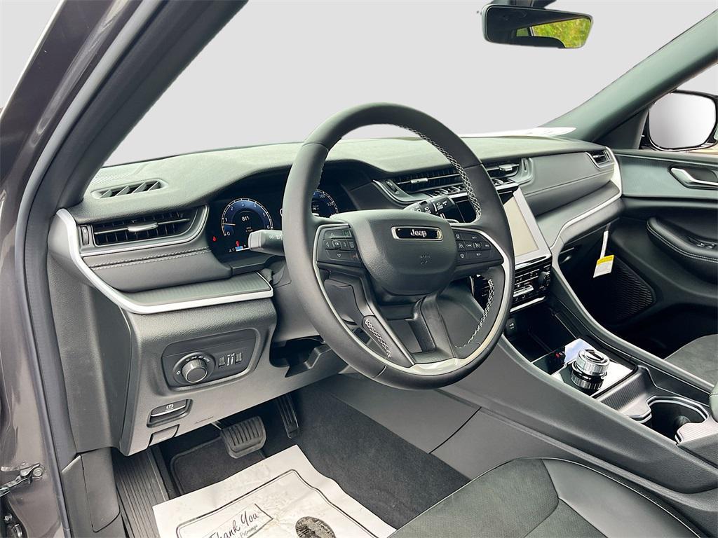 new 2025 Jeep Grand Cherokee car, priced at $37,071