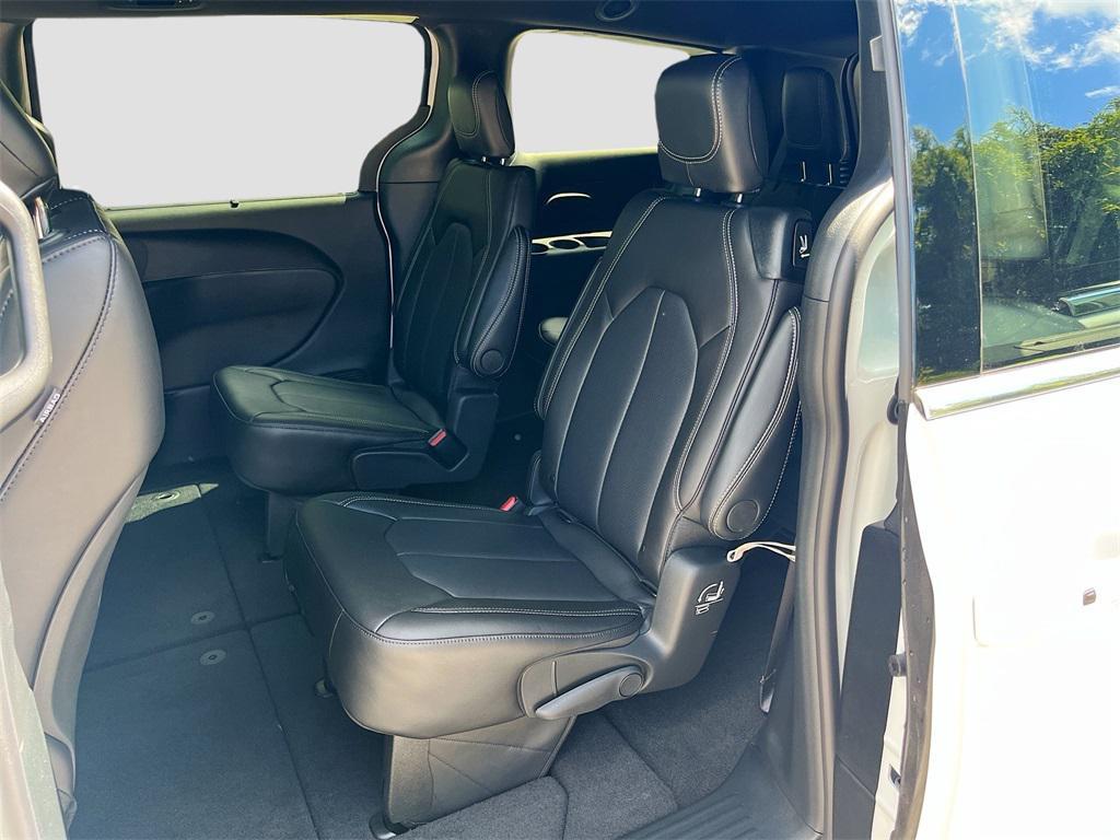 new 2026 Chrysler Pacifica car, priced at $36,038