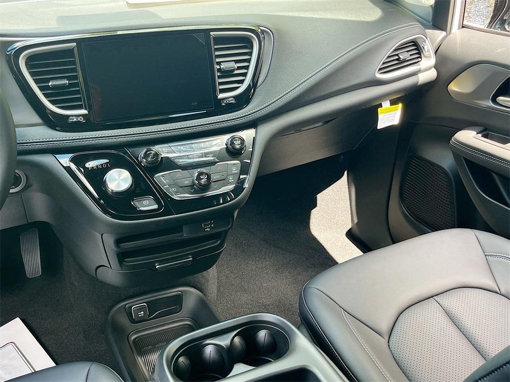 new 2026 Chrysler Pacifica car, priced at $36,038