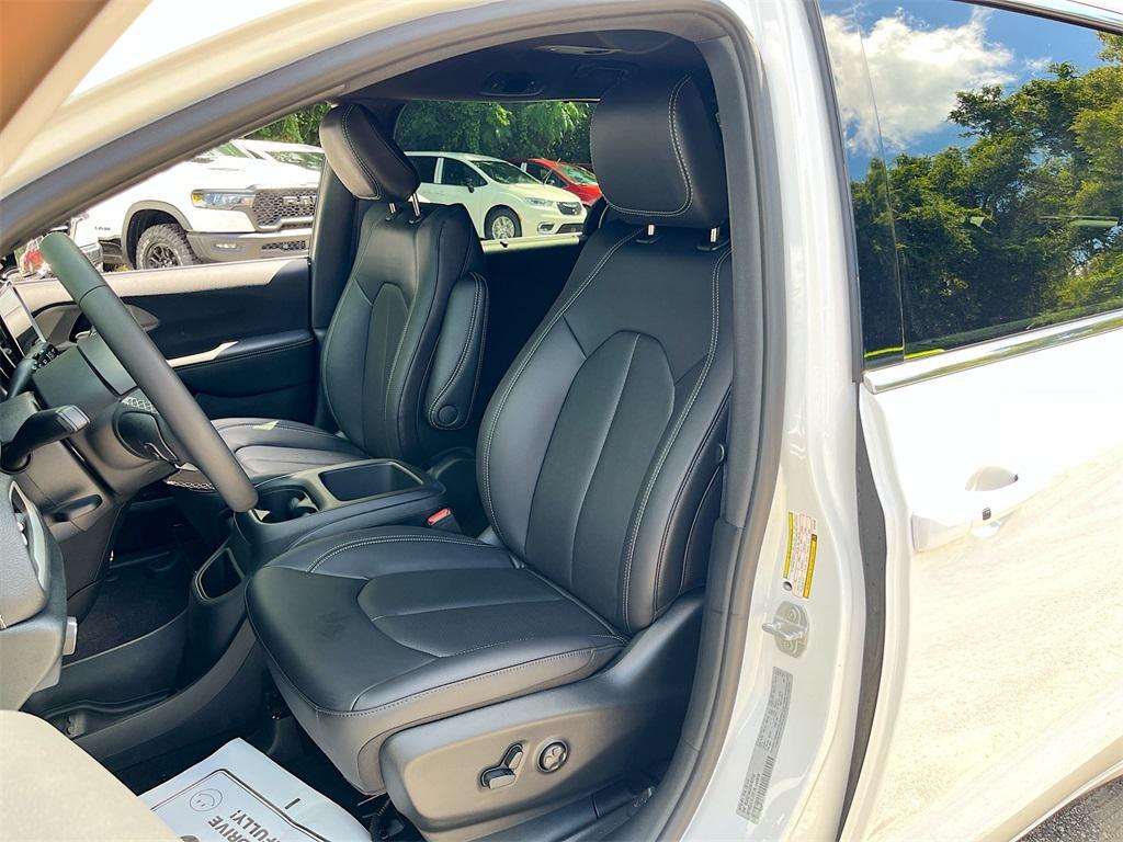 new 2026 Chrysler Pacifica car, priced at $36,038