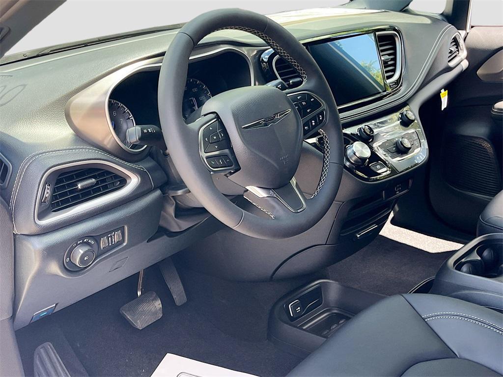 new 2026 Chrysler Pacifica car, priced at $36,038