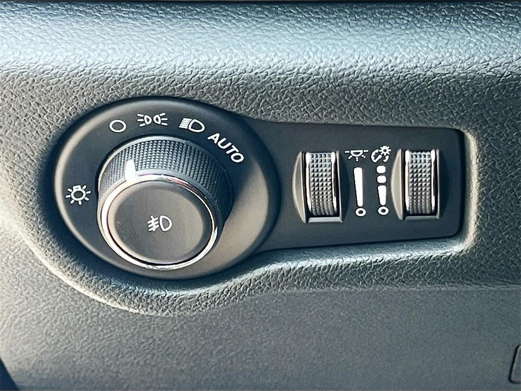 new 2026 Chrysler Pacifica car, priced at $36,038