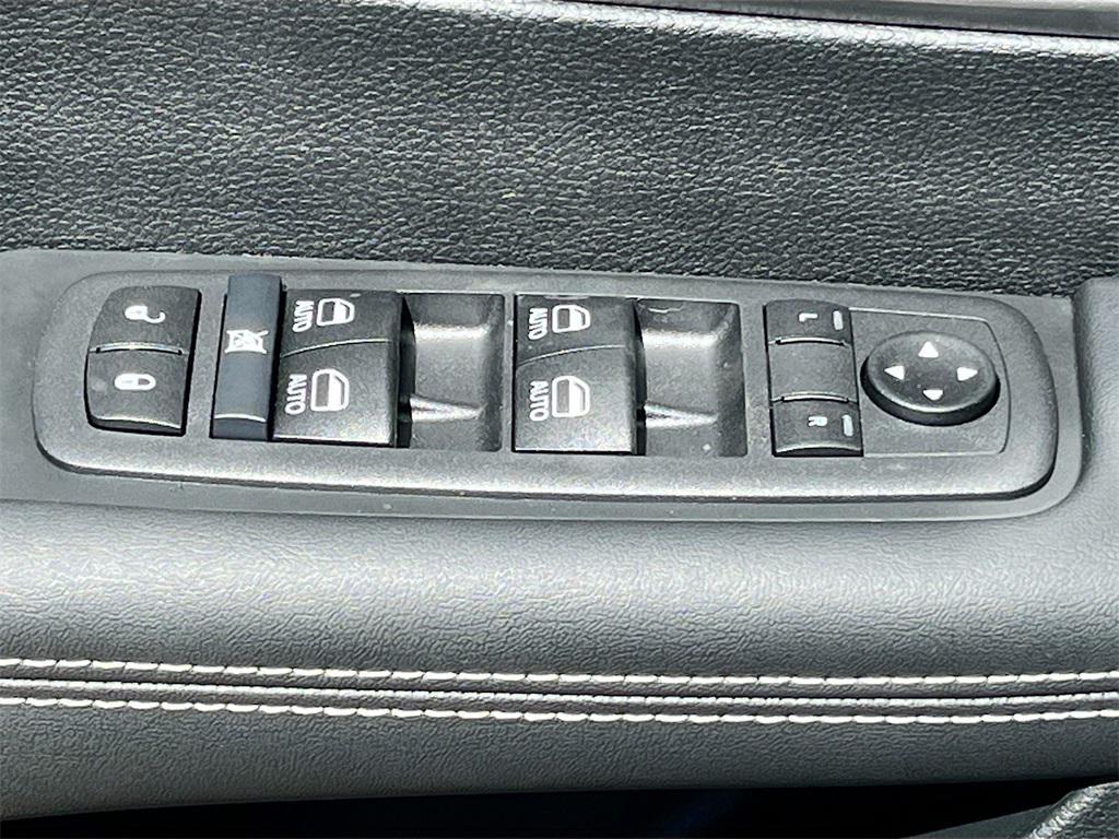 new 2026 Chrysler Pacifica car, priced at $36,038