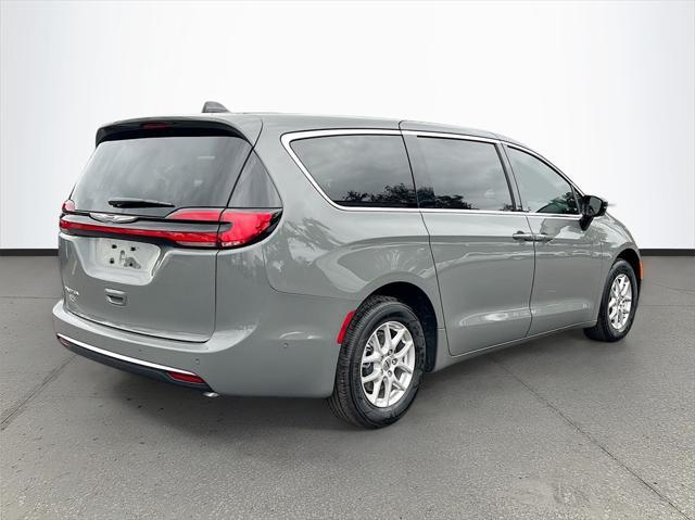 new 2025 Chrysler Pacifica car, priced at $43,920