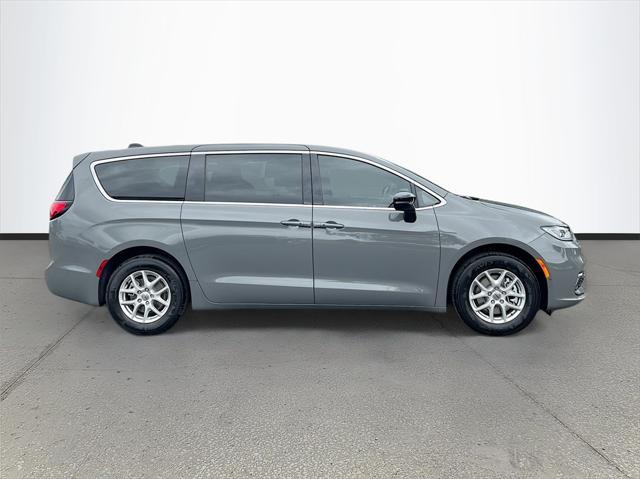 new 2025 Chrysler Pacifica car, priced at $43,920