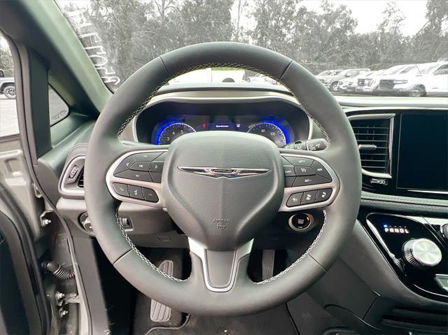 new 2025 Chrysler Pacifica car, priced at $43,920