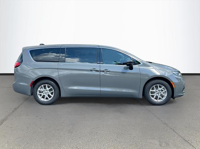 new 2024 Chrysler Pacifica car, priced at $40,348