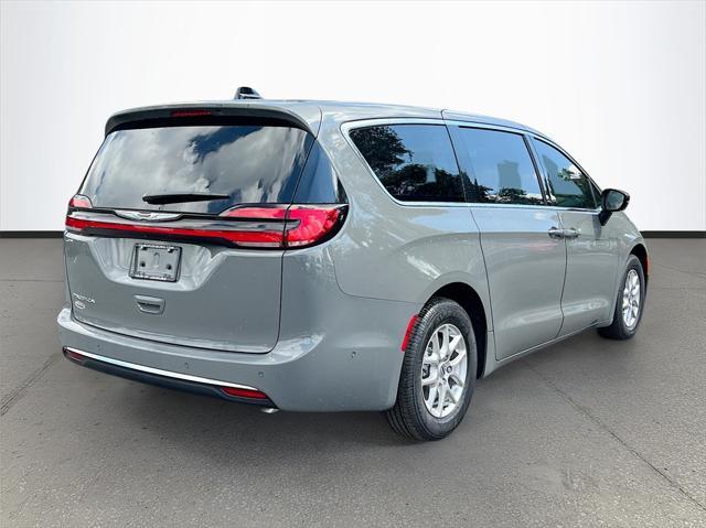 new 2024 Chrysler Pacifica car, priced at $40,348