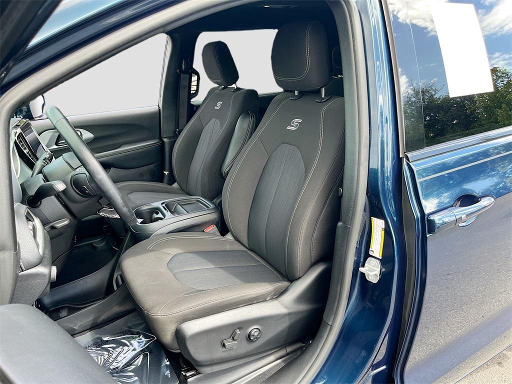 used 2021 Chrysler Pacifica car, priced at $25,677