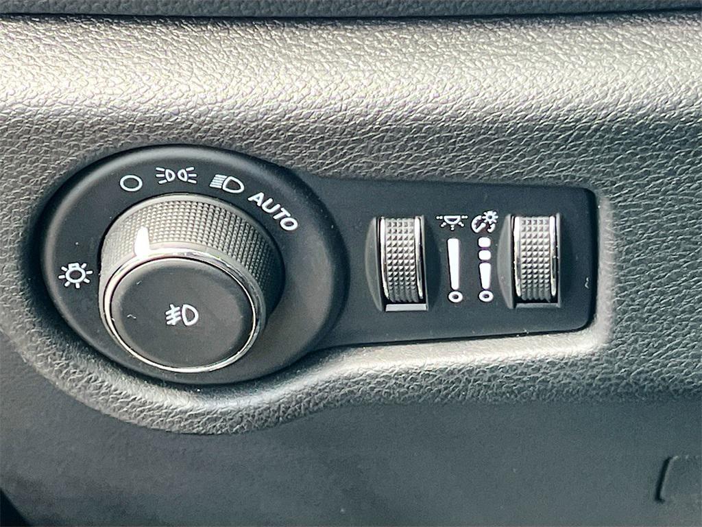 used 2021 Chrysler Pacifica car, priced at $25,677