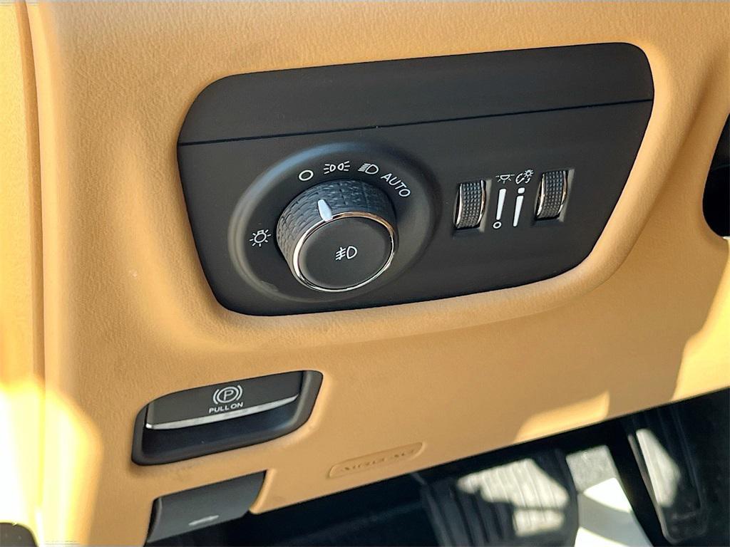 used 2022 Jeep Grand Cherokee car, priced at $36,895