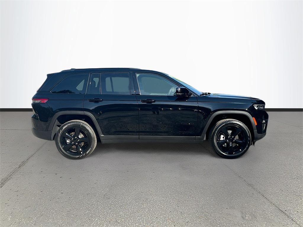 new 2025 Jeep Grand Cherokee car, priced at $39,996