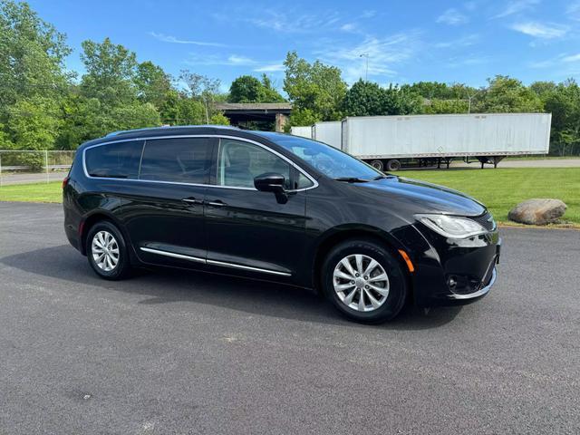 used 2018 Chrysler Pacifica car, priced at $19,995