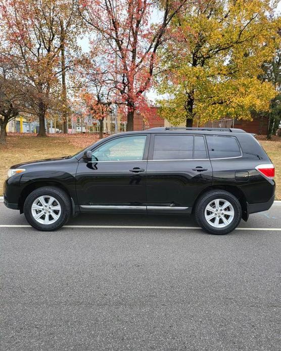 used 2012 Toyota Highlander car, priced at $12,380