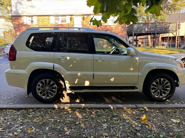 used 2005 Lexus GX 470 car, priced at $10,280