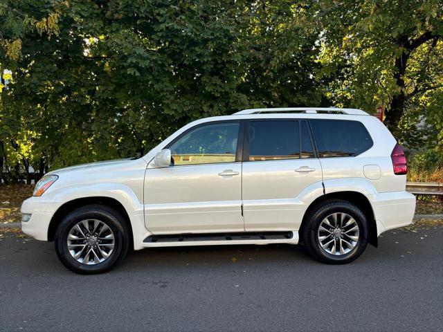 used 2005 Lexus GX 470 car, priced at $10,280