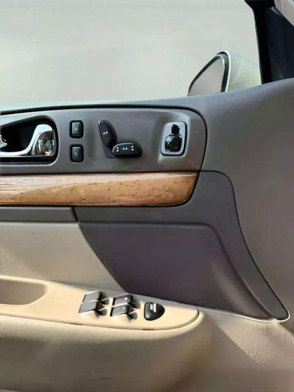 used 2002 Lincoln Continental car, priced at $3,980