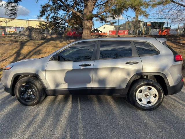 used 2016 Jeep Cherokee car, priced at $10,880