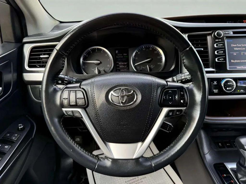 used 2019 Toyota Highlander car, priced at $20,727