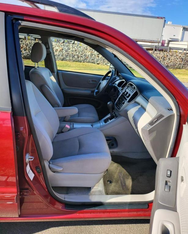 used 2006 Toyota Highlander car, priced at $6,980