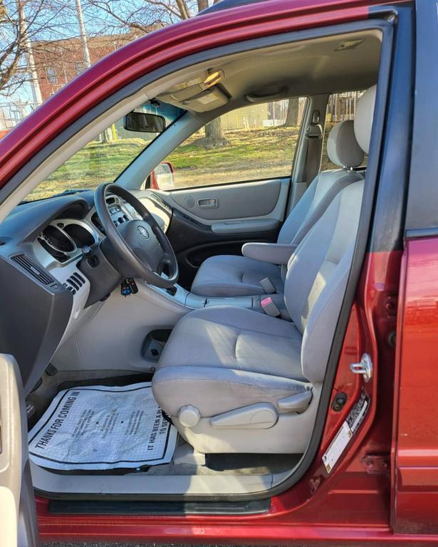 used 2006 Toyota Highlander car, priced at $6,980