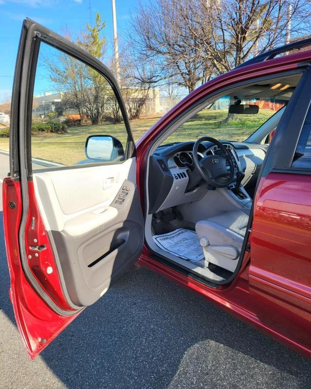 used 2006 Toyota Highlander car, priced at $6,980