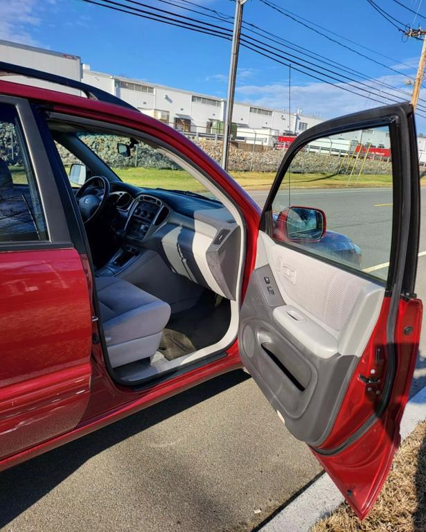 used 2006 Toyota Highlander car, priced at $6,980