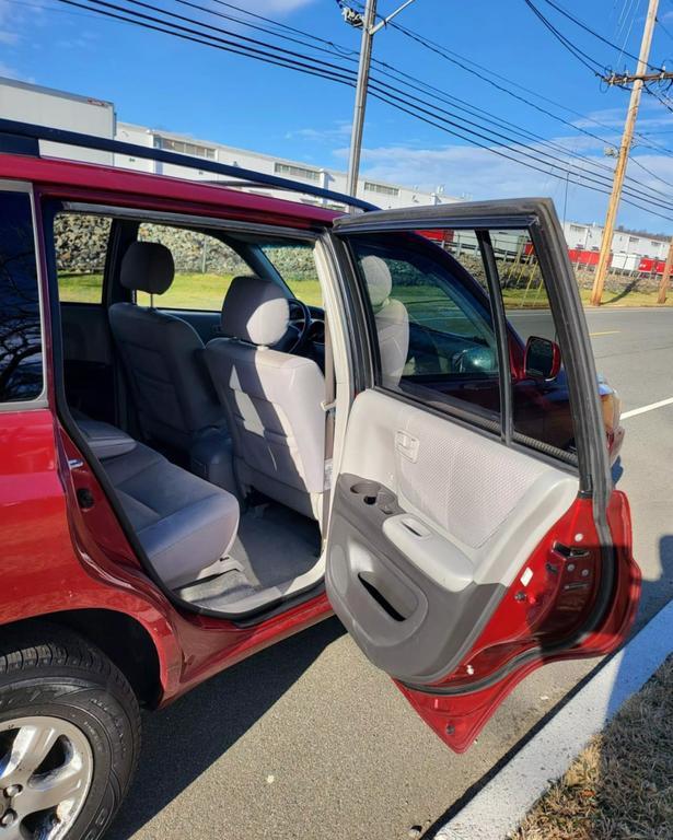 used 2006 Toyota Highlander car, priced at $6,980