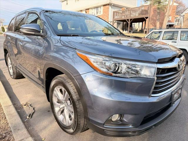 used 2015 Toyota Highlander car, priced at $14,880