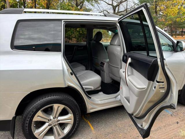 used 2012 Toyota Highlander car, priced at $11,990