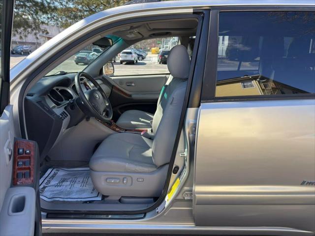 used 2006 Toyota Highlander car, priced at $7,180