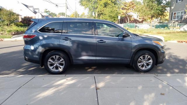 used 2014 Toyota Highlander car, priced at $12,490