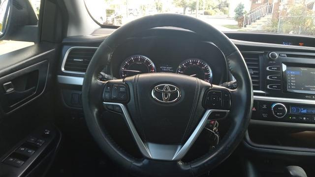 used 2014 Toyota Highlander car, priced at $12,490