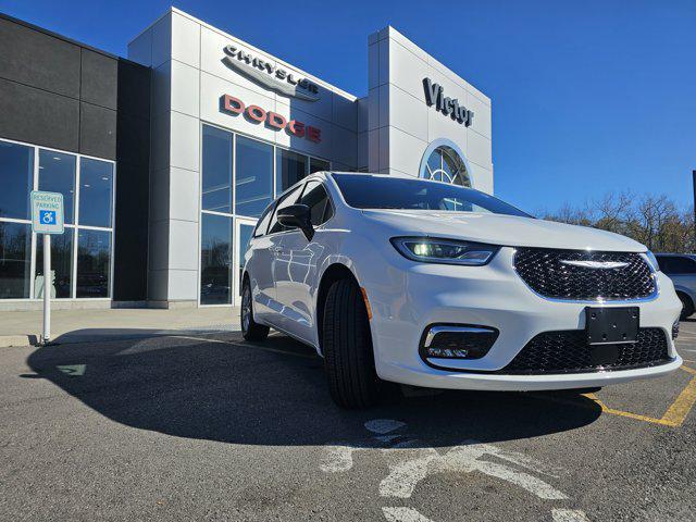 new 2026 Chrysler Pacifica car, priced at $48,360