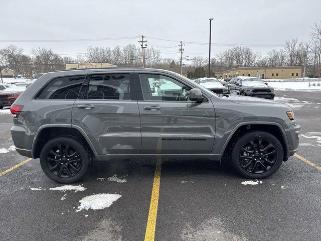 used 2022 Jeep Grand Cherokee car, priced at $28,490