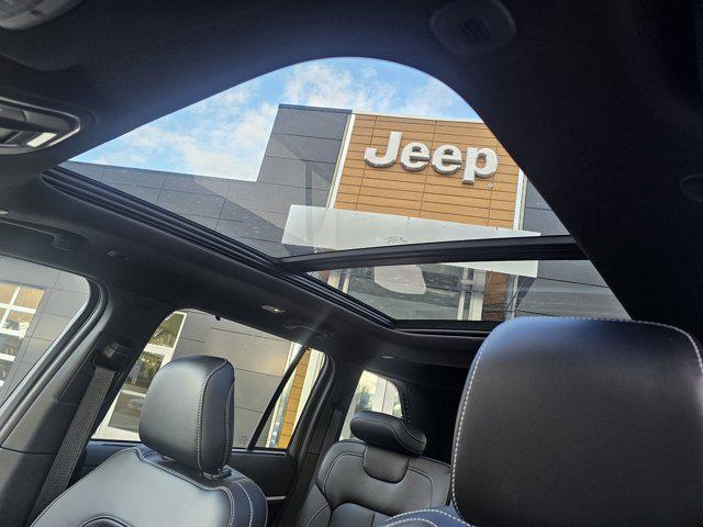 new 2025 Jeep Grand Cherokee car, priced at $55,660
