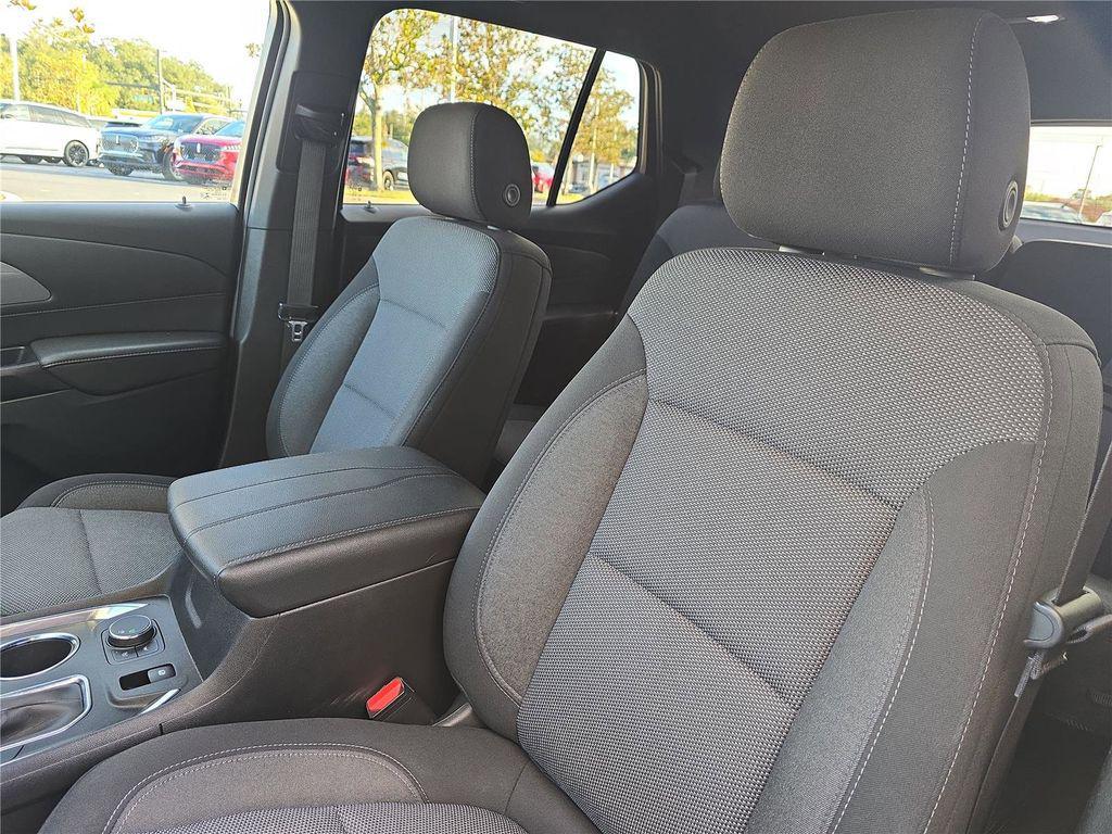 used 2023 Chevrolet Traverse car, priced at $25,998