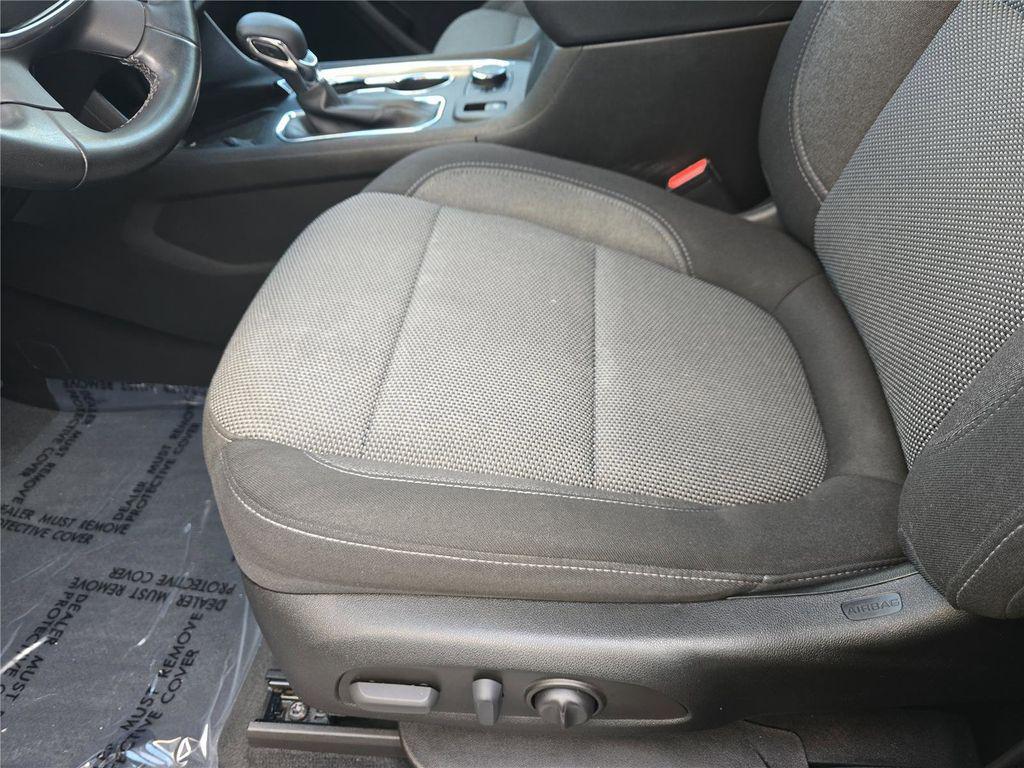 used 2023 Chevrolet Traverse car, priced at $25,998